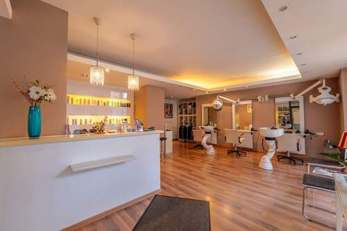 Großzügige Ladenfläche - 2 Zimmer Büro in Stuttgart