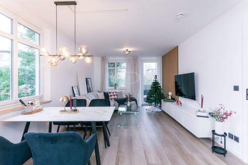 Wohnzimmer mit Essbereich - 3 Zimmer Etagenwohnung zum Kaufen in Berlin