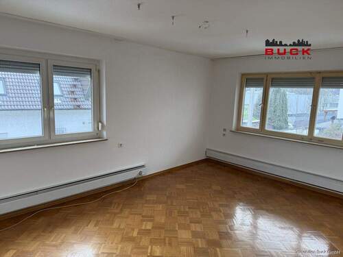 Wohnzimmer - Etagenwohnung mit 100,00 m&sup2; in Mühlhausen im Täle zur Miete