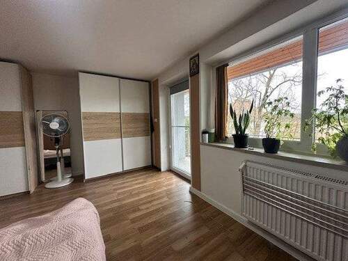 Schlafzimmer mit Balkonzugang - 