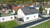 Südost-Ansicht - 'Exklusives KfW-55-Familiendomizil mit Designer-Interieur, Traumgarten & Großraumgarage'