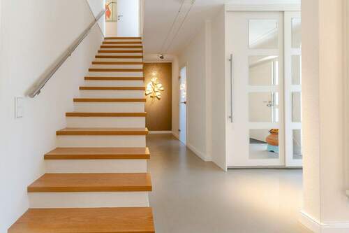 Treppenaufgang - Einfamilienhaus mit 281,00 m² in Bramsche zum Kaufen