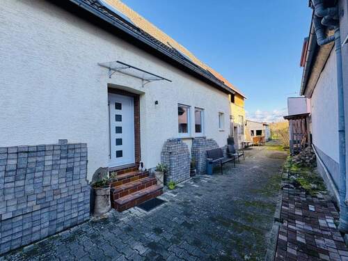 Großer Hof - 4 Zimmer Einfamilienhaus in Philippsburg