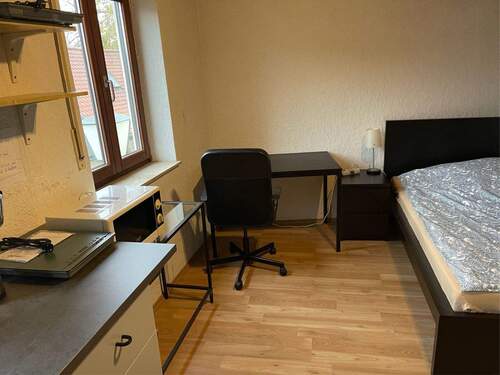 Zimmer - 1 Zimmer Mehrfamilienhaus, Wohnhaus in Erlangen