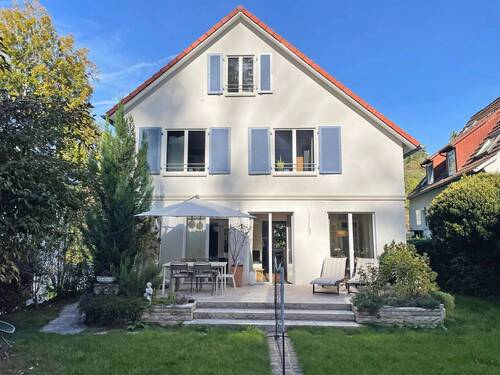 Hausansicht - Familienidylle mit Charme in begehrter Lage