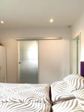 Zimmer EG mit eigenem Bad - 