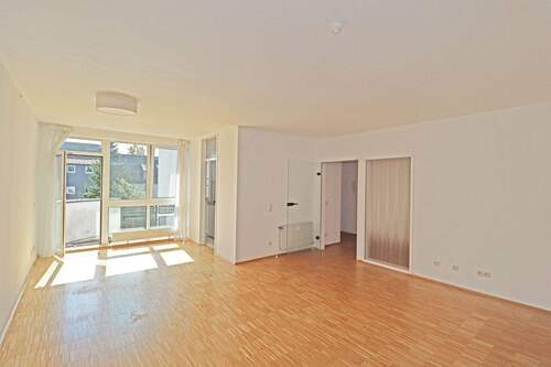 Wohnzimmer - Mitten in Rüttenscheid! Schöne 3 ½ Raum-Wohnung mit Balkon und Aufzug