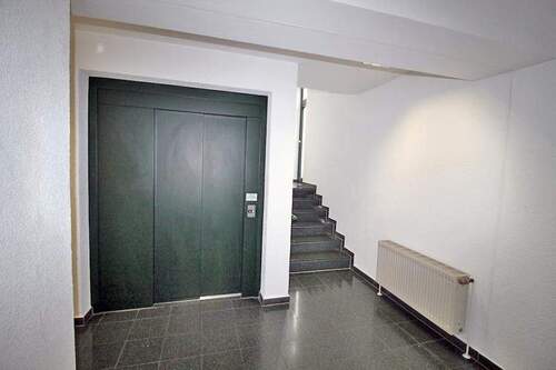 Aufzug - Treppenhaus - 