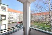 Blick von der Loggia - Etagenwohnung mit 61,00 m&sup2; in Berlin-Tempelhof zum Kaufen