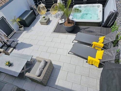 Blick auf die Terrasse.jpg - Doppelhaushälfte mit 138,00 m&sup2; in Osterhofen zum Kaufen