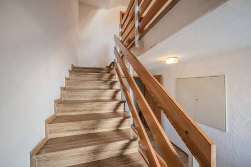 Treppenhaus - 1 Zimmer Mehrfamilienhaus, Wohnhaus zum Kaufen in Kanzach