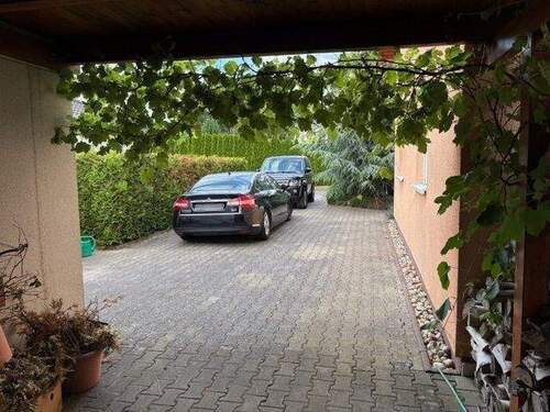 Auffahrt/Carport - 