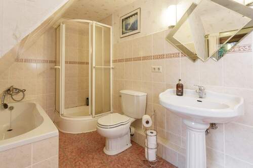 Badezimmer Dachgeschoss.jpg - 