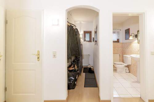 Flur mit Garderobe.jpg - 