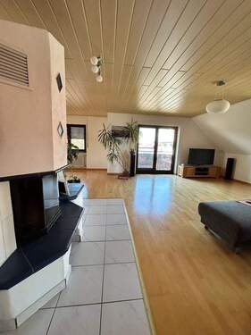 DG Wohnzimmer - 3-Zimmer-Dachgeschosswohnung – Wohnen im Zweifamilienhaus mit Privatsphäre