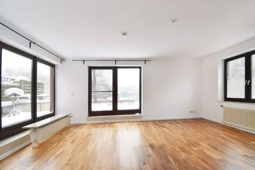 Lichtdurchflutetes Wohnzimmer - 2 Zimmer Terrassenwohnung zur Miete in Wentorf