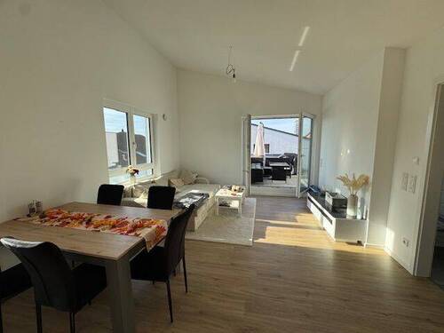 Ess- und Wohnbereich - Moderne 2,5 Zimmerwohnung mit schöner Terrasse