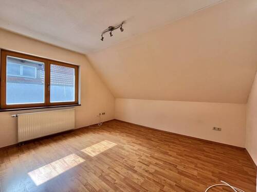 Wohnzimmer - 3 Zimmer Etagenwohnung zur Miete in Schwandorf