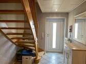 Eingangsbereich mit Treppenaufgang EG - 