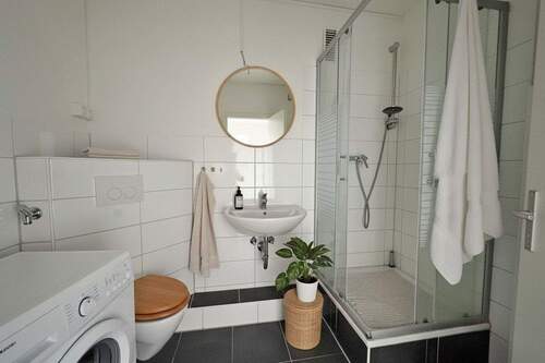 Badezimmer-Inszenierung - Etagenwohnung mit 56,00 m&sup2; in Schilksee zur Miete