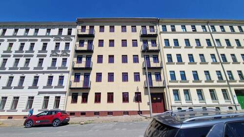 Hausansicht - Neuwertig & modern! 2024 kernsaniertes MFH in Leipzig