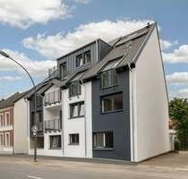 Wohnen mit Stil und Aussicht: Exklusive Dachgeschosswohnung in Köln RathHeumar