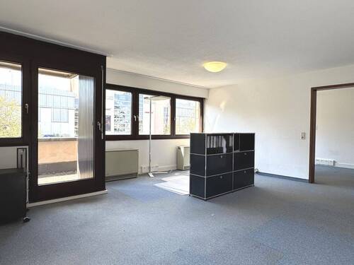 Wohnzimmer - Zentral gelegene 2,5-Zimmer-Wohnung mit Westterrasse & Garagenbox in Sindelfingen