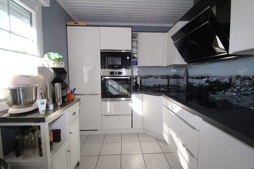 Die moderne Einbauküche mit Geräten von Bosch - 