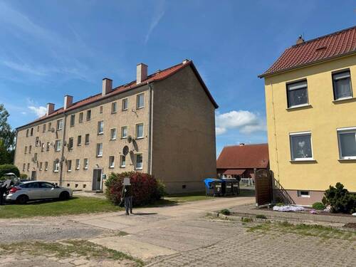 Hofseite.jpg - Etagenwohnung mit 56,00 m² in Luckow zum Kaufen