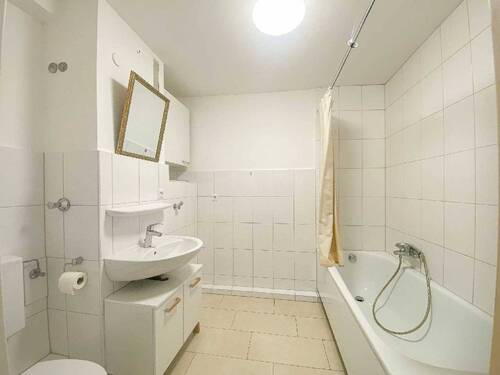 Badezimmer - Etagenwohnung mit 48,00 m² in Düsseldorf zur Miete