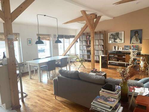 Living-Room - Dachgeschoss Wohnung mit Panorama im Zentrum Berlins nahe Warschauer Brücke -