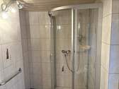 Bad mit Dusche - 