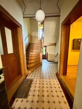 Hauseingang - 2 Zimmer Etagenwohnung zum Kaufen in Leipzig