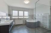 Badezimmer mit Whirlpool 1. OG - 