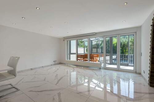 Wohnbereich mit Wintergarten - 