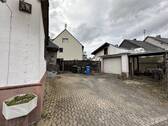 Hof mit Garage und Carport - 3 Zimmer Einfamilienhaus in Kirchberg