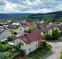 Drei Wohneinheiten, viele Möglichkeiten - Ihr Mehrgenerationenhaus mit Entwicklungschancen auf Erbpachtgrundstück - Bürgstadt