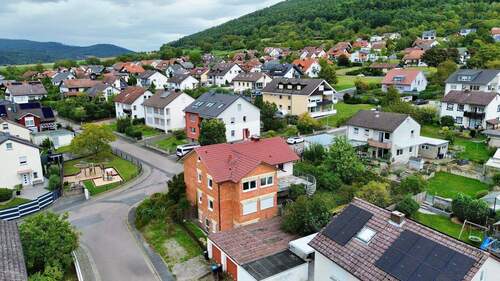 Panoramablick - 8 Zimmer Mehrfamilienhaus, Wohnhaus zum Kaufen in Bürgstadt