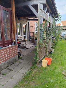 Terrasse vor dem Hintereingang - Einfamilienhaus mit 260,00 m² in Schönfeld zum Kaufen