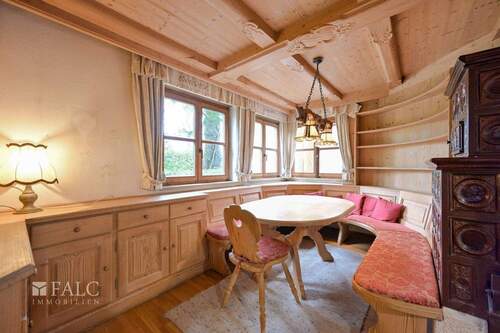 Essbereich mit Kachelofen - 