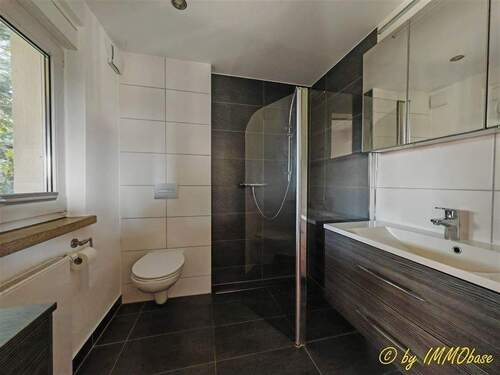 Bad mit ebener Dusche - 