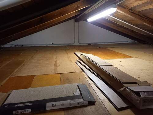 Stauraum auf dem Dachboden - 