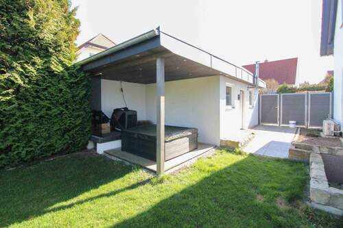 Nebengelass mit Whirlpool - 