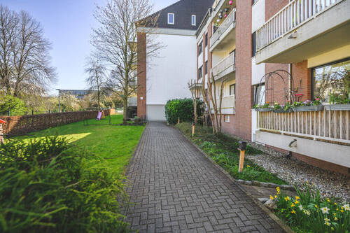 Zuwegung zum Haus - 
