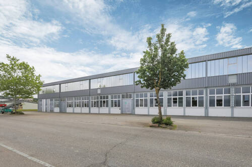 Straßenansicht - Halle in Niefern-Öschelbronn / Öschelbronn zum Kaufen
