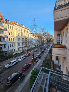 Aussicht Loggia - ruhige Zähringer Straße - Kurfürstendamm – Vollsaniertes Altbaujuwel (2025) im 2. OG mit Balkon, Lift & beeindruckender Deckenhöhe