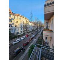 Kurfürstendamm – Vollsaniertes Altbaujuwel (2025) im 2. OG mit Balkon, Lift & beeindruckender Deckenhöhe - Berlin Wilmersdorf