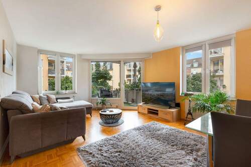 Wohnzimmer - Attraktive 3-Zimmer-Eigentumswohnung in begehrter Lage von Benrath *Erbpacht*