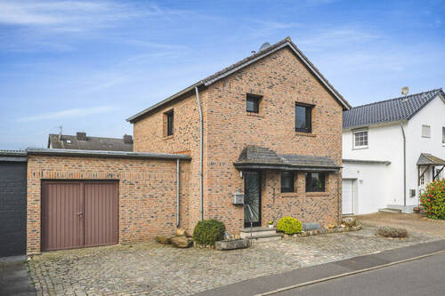 Titelbild - Freistehendes Einfamilienhaus mit gepflegtem Garten und Garage in ruhiger Wohnlage in Kohlscheid