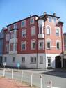 Hausansicht mit Eingangsbereich - Etagenwohnung mit 60,00 m&sup2; in Lüdenscheid zur Miete